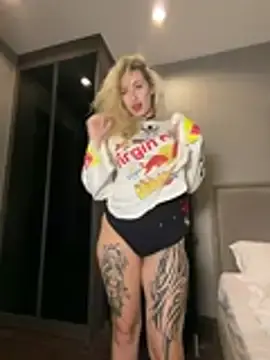 Stripchat Sex Cam of _Kiss_me_hard_