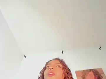 Stripchat Sex Cam of MiaKirshner