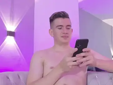 Stripchat Nude Webcam of MikaelSlow