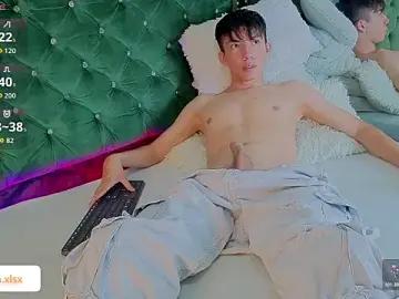 Stripchat Live Sex Cam of Levii_Ackermann