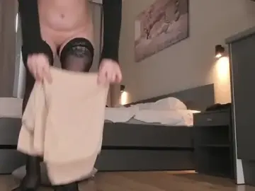 Stripchat Watch Live Sex Cams of miraqqwerty