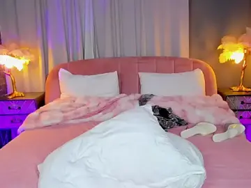 Stripchat Sex Cam of AmedeeaBanks