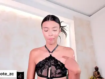 Stripchat Live Sex Cam of Charlote_zc