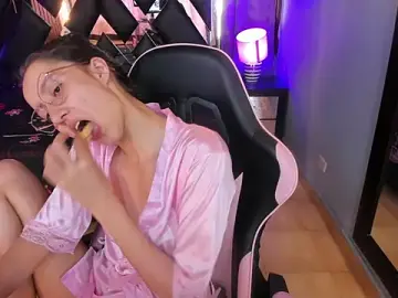 Stripchat Best Webcam of Linda4Petite