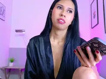 Stripchat Free Porn Cam of daddys_little_princesss