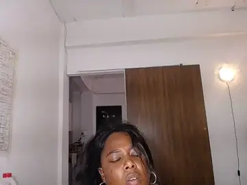 Stripchat Live Sex Cam of yselahot