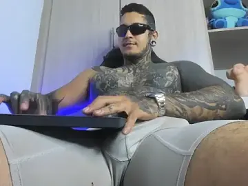 Stripchat Live Sex Cam of JAXXXONHERD