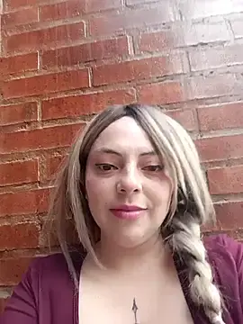 Stripchat Live Sex of madelaine-