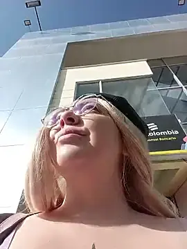 Stripchat Watch Live Sex Cams of madelaine-