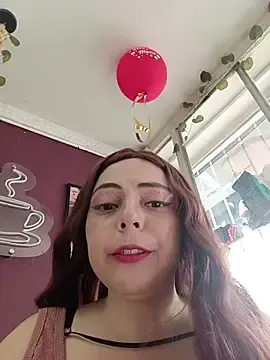 Stripchat Nude Webcam of madelaine-