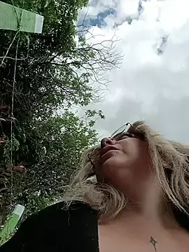 Stripchat Sex Cam of madelaine-