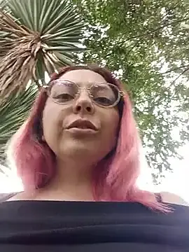 Stripchat Live Sex Cam of madelaine-