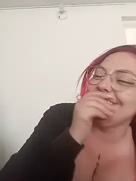 Stripchat Sex Cam of madelaine-