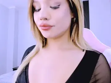 Stripchat Live Porn of Keendall__