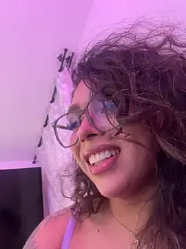 Stripchat Sex Cam of Samantha_Bernardo