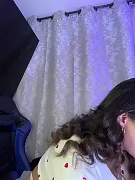 Stripchat Live Sex Cam of Samantha_Bernardo