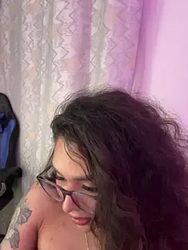 Stripchat Live Sex Cam of Samantha_Bernardo