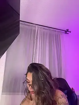 Stripchat Live Sex Cam of Samantha_Bernardo