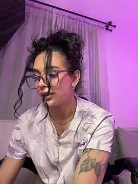 Stripchat Sex Cam of Samantha_Bernardo