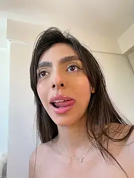 Stripchat Live Sex Cam of ZaraLuuv