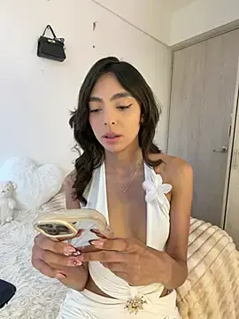 Stripchat Best Webcam of ZaraLuuv