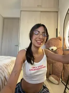 Stripchat Best Webcam of ZaraLuuv