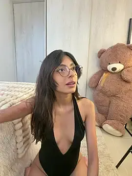 Stripchat Adult Webcam of ZaraLuuv
