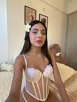Stripchat Free Porn Cam of ZaraLuuv