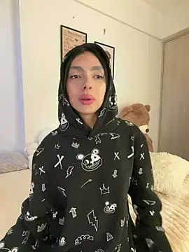 Stripchat Sex Cam of ZaraLuuv