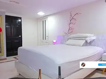 Stripchat Free Porn Cam of charolbruce_1