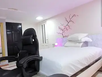 Stripchat Nude Webcam of charolbruce_1