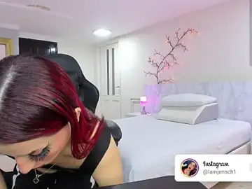 Stripchat Live Sex Cam of charolbruce_1