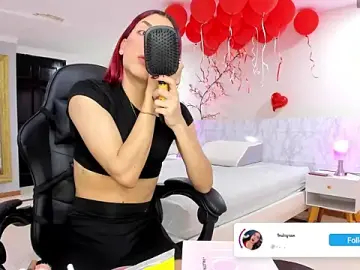 Stripchat Live Sex of charolbruce_1