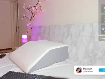 Stripchat Live Sex of charolbruce_1