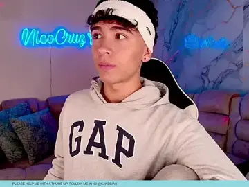 Stripchat Live Sex Cam of Niico_Cruz