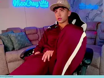 Stripchat Adult Webcam of Niico_Cruz