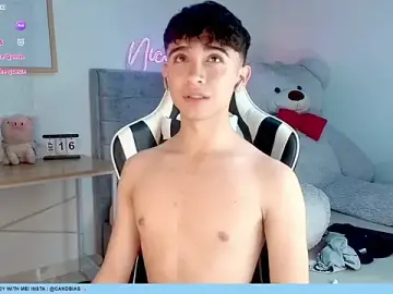 Stripchat Sex Cam of Niico_Cruz