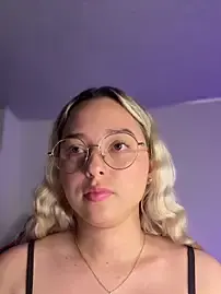 Stripchat Best live sex cam show of Irisweet_