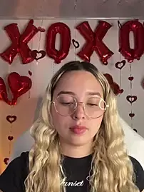 Stripchat Live Sex Cam of Irisweet_