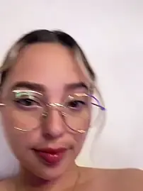 Stripchat Watch Live Sex Cams of Irisweet_