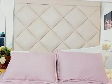 Stripchat Best live sex cam show of LuciaBenett_