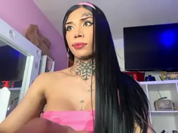 Stripchat Live Sex of caroline_cossei