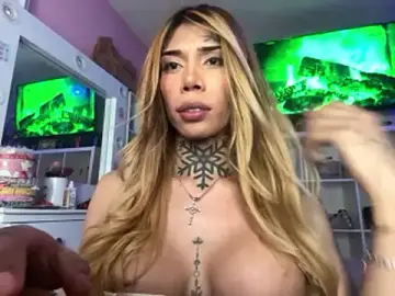 Stripchat Free Porn Cam of caroline_cossei