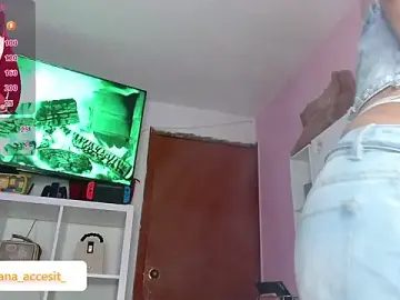 Stripchat Free Live Porn of caroline_cossei