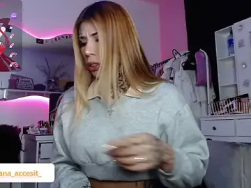 Stripchat Sex Cam of caroline_cossei