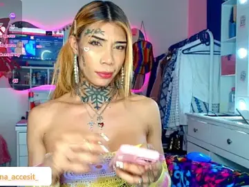 Stripchat Live Sex of caroline_cossei