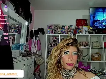 Stripchat Nude Webcam of caroline_cossei
