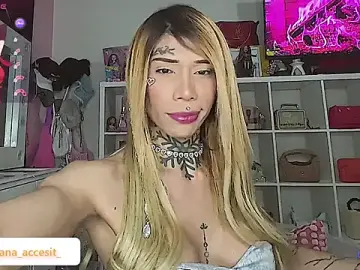 Stripchat Free Live Porn of caroline_cossei
