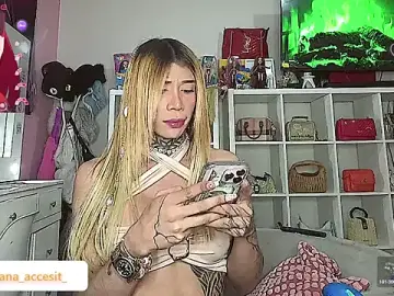 Stripchat Live Sex of caroline_cossei