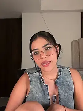 Stripchat Sex Cam of Sara-Evans